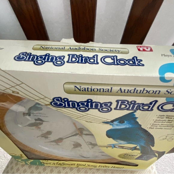 National Audubon Society Singing Bird Clock Working (TeleBrands Version) Cottage - Picture 10 of 13